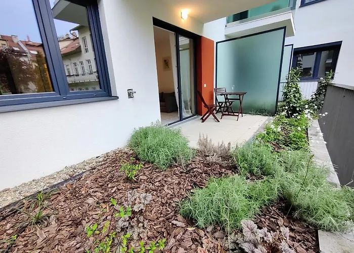 Garden I Freeparking Budapest